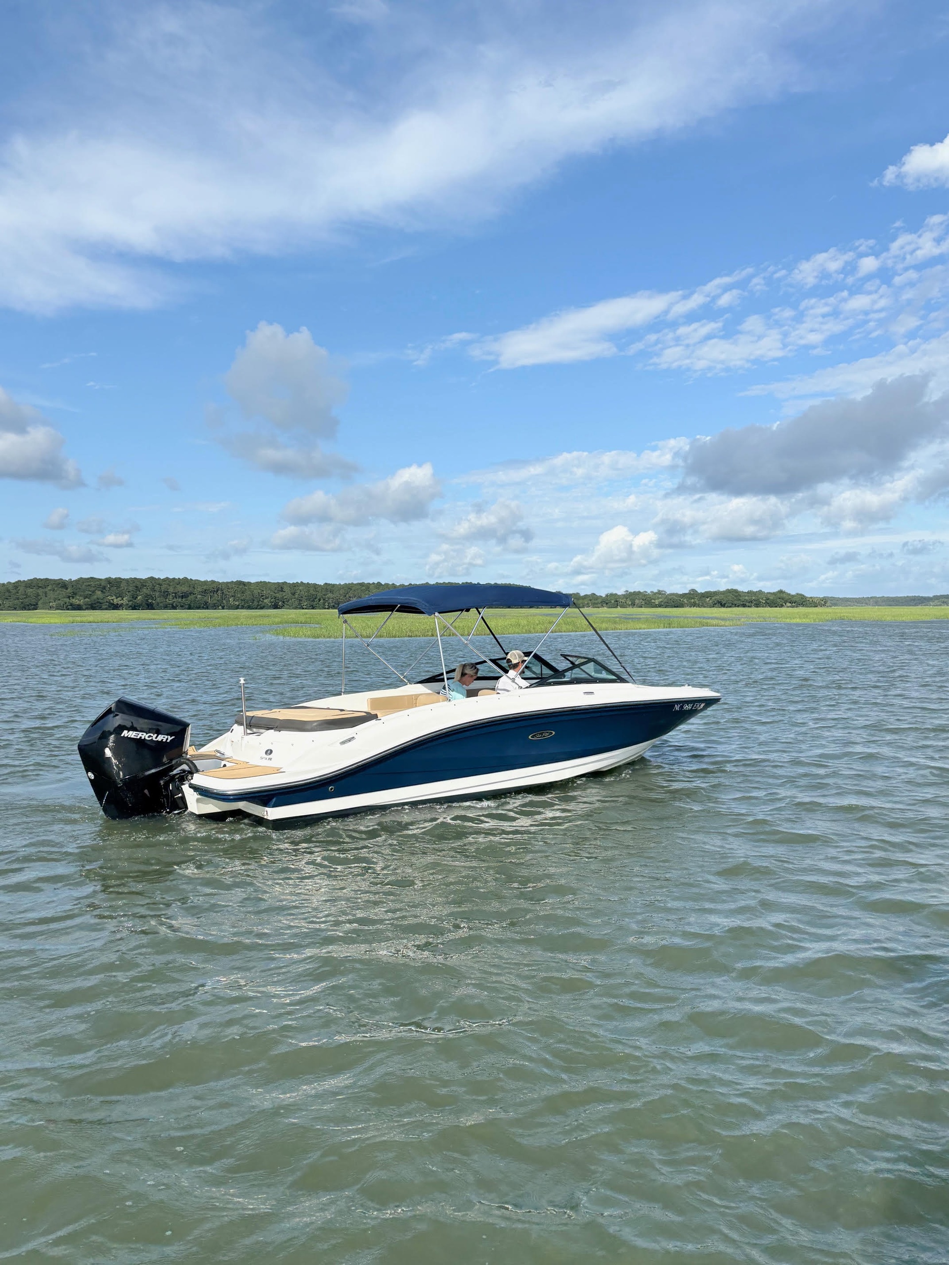 Sea Ray Sundeck | Hilton Head Boat Rentals